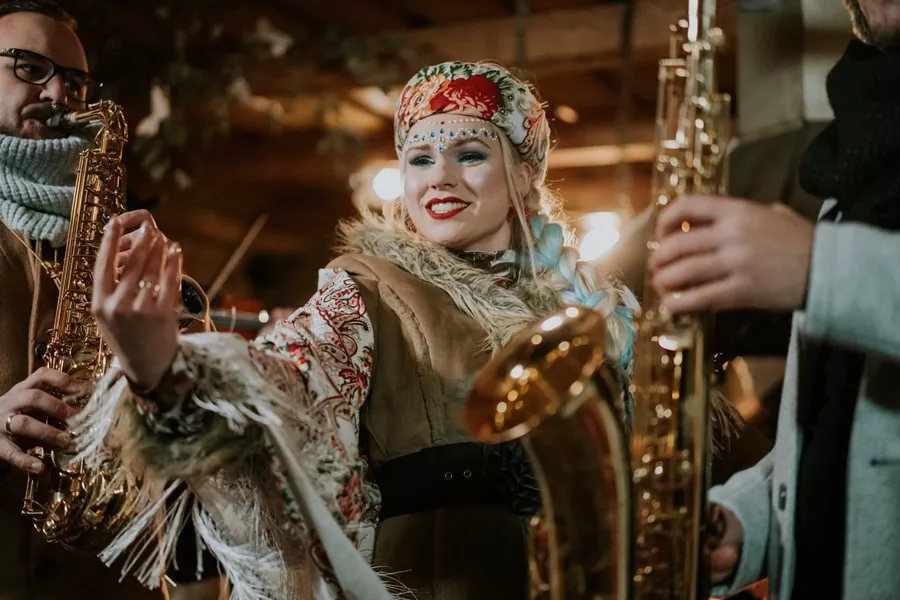 Zza kulis! Grupa disco polo Weź nie Pytaj postawiła na mocne trunki i śnieżny klimat! Ta premiera podbije rynek muzyczny?! 